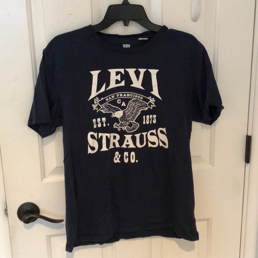 Navy blue Levi’s T-shirt